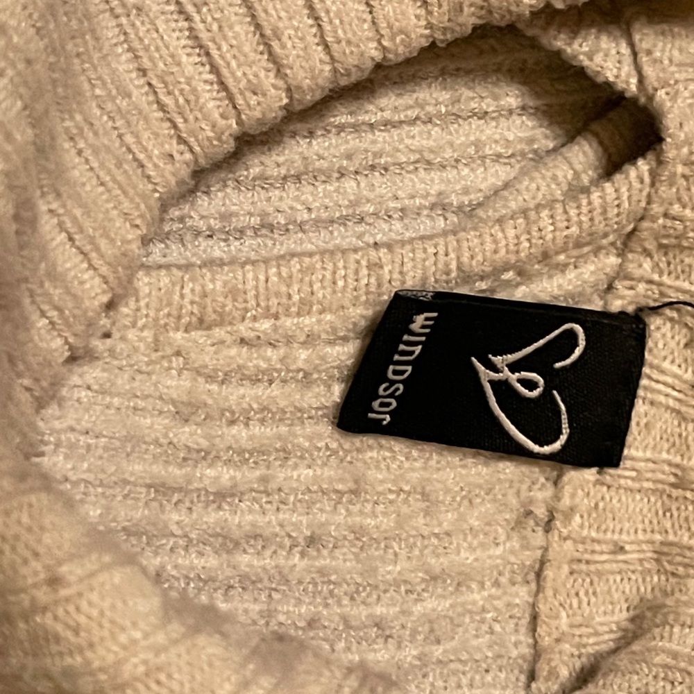 Winter ❄️ Fun Sweater - Picture 4 of 7